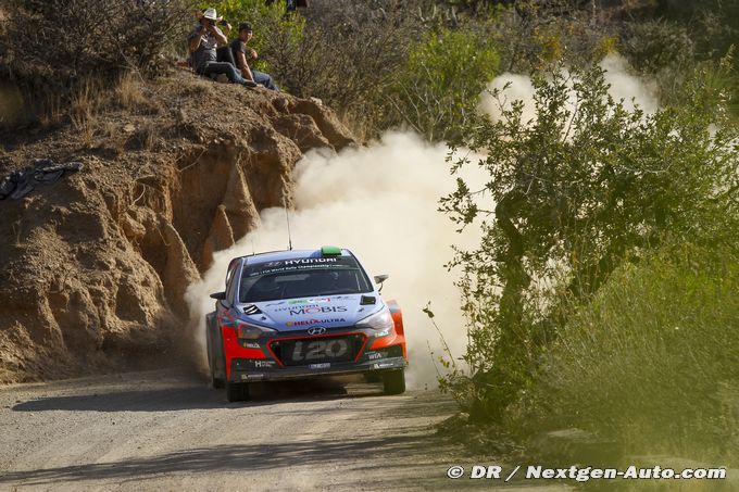 SS13: Leading duo gamble on tyres
