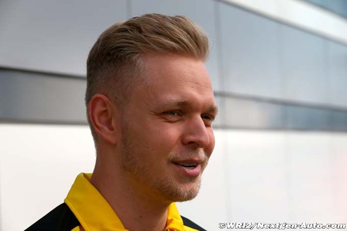 Magnussen admits 'pressure'