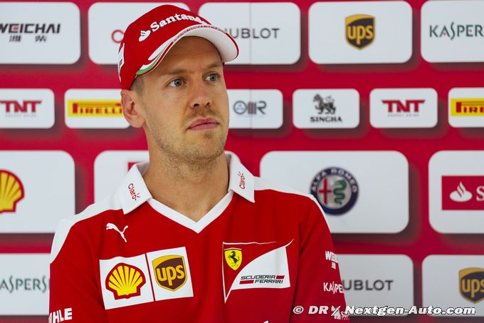 Vettel takes penalty, Hamilton (...)