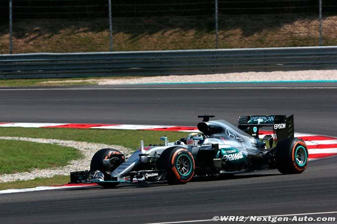 Austin, FP1: Hamilton edges Rosberg in
