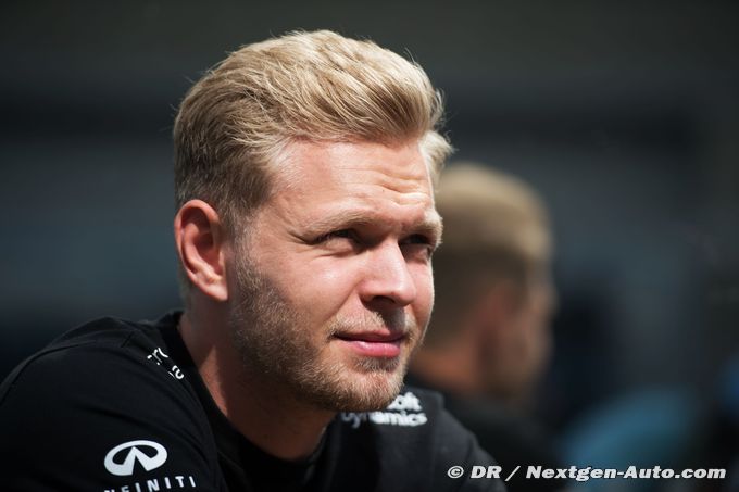 Palmer, Magnussen clinging to F1 careers