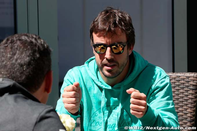 Alonso admits 2018 team switch possible