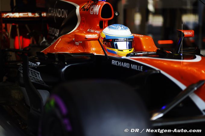 Les deux McLaren dans le top 10, (...)