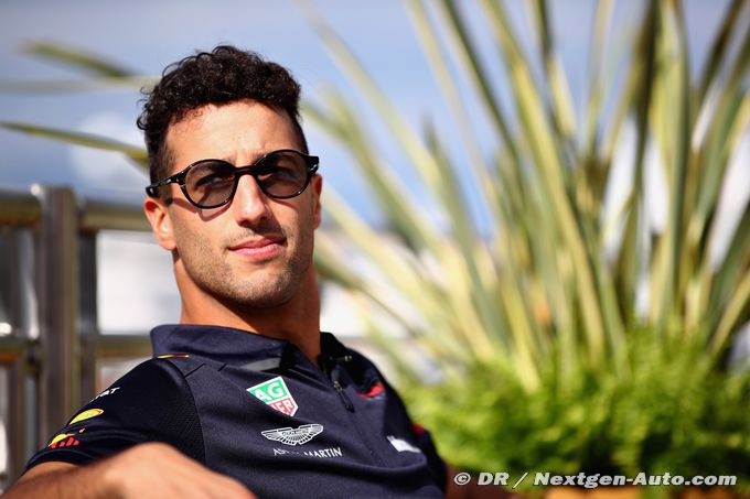 Ricciardo waiting for Hamilton to (...)