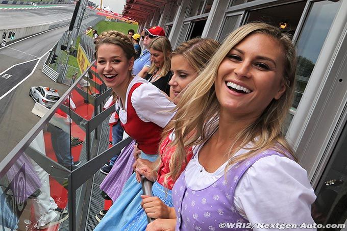 Russia in F1 'grid girls'