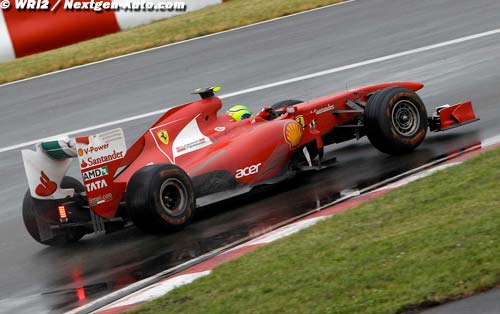 Massa se joue de la pluie à Silverstone