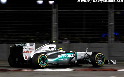 Rosberg dans les points, Schumacher dans