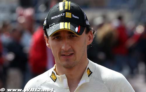 Kubica cannot pick up a glass to (...)