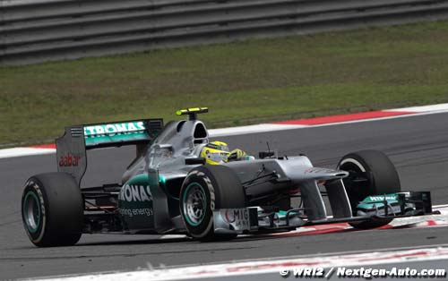 Rosberg et Mercedes triomphent en (...)