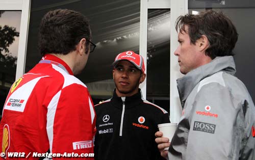 Hamilton admits Ferrari talks