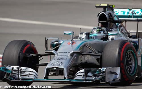 Nico Rosberg arrache la pole à Hamilton