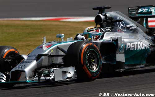 Hamilton gagne, Rosberg abandonne (...)
