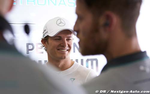 Rosberg wins one trophy but eyes another