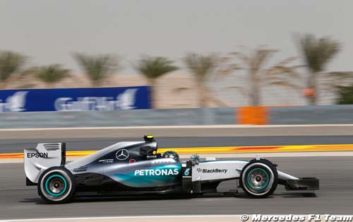 Bahrain, FP2: Rosberg beats Hamilton in