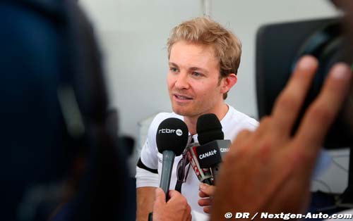 Rosberg can beat Hamilton to title (...)