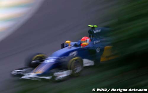 Smith helps Sauber turn sharp corner for