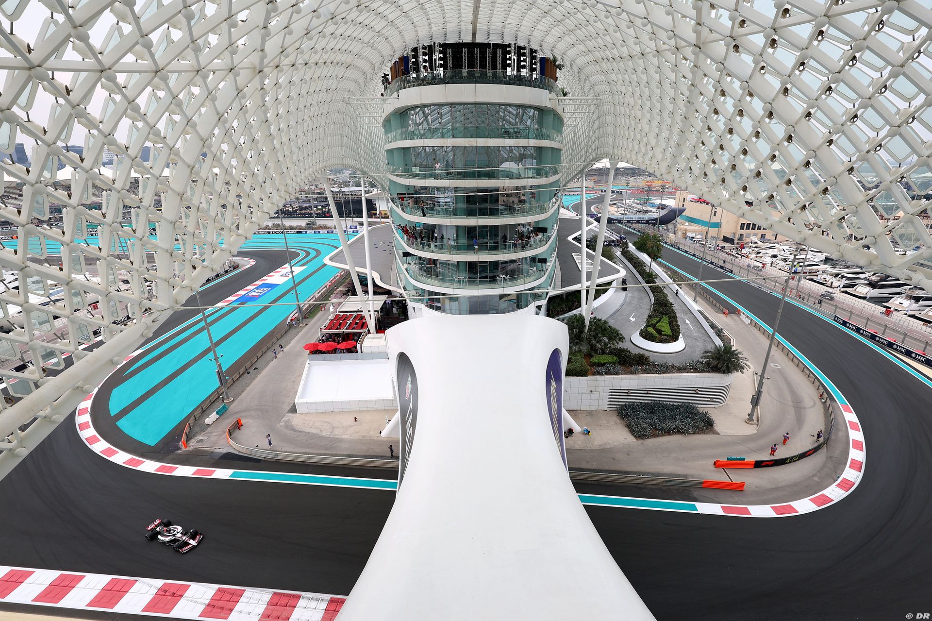 ambiance-pirelli1_4_-2.jpg