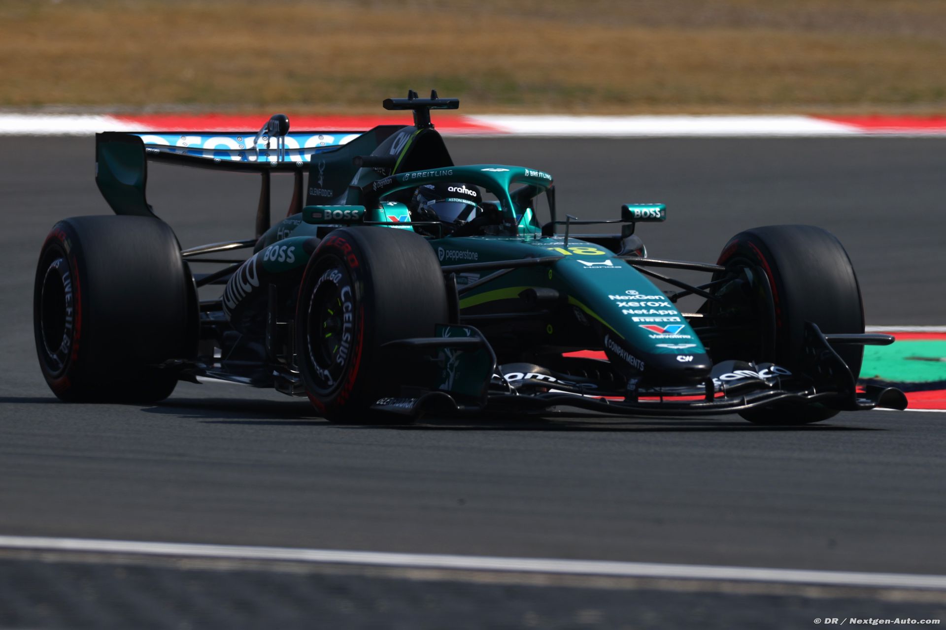 astonmartin1_12_-3.jpg