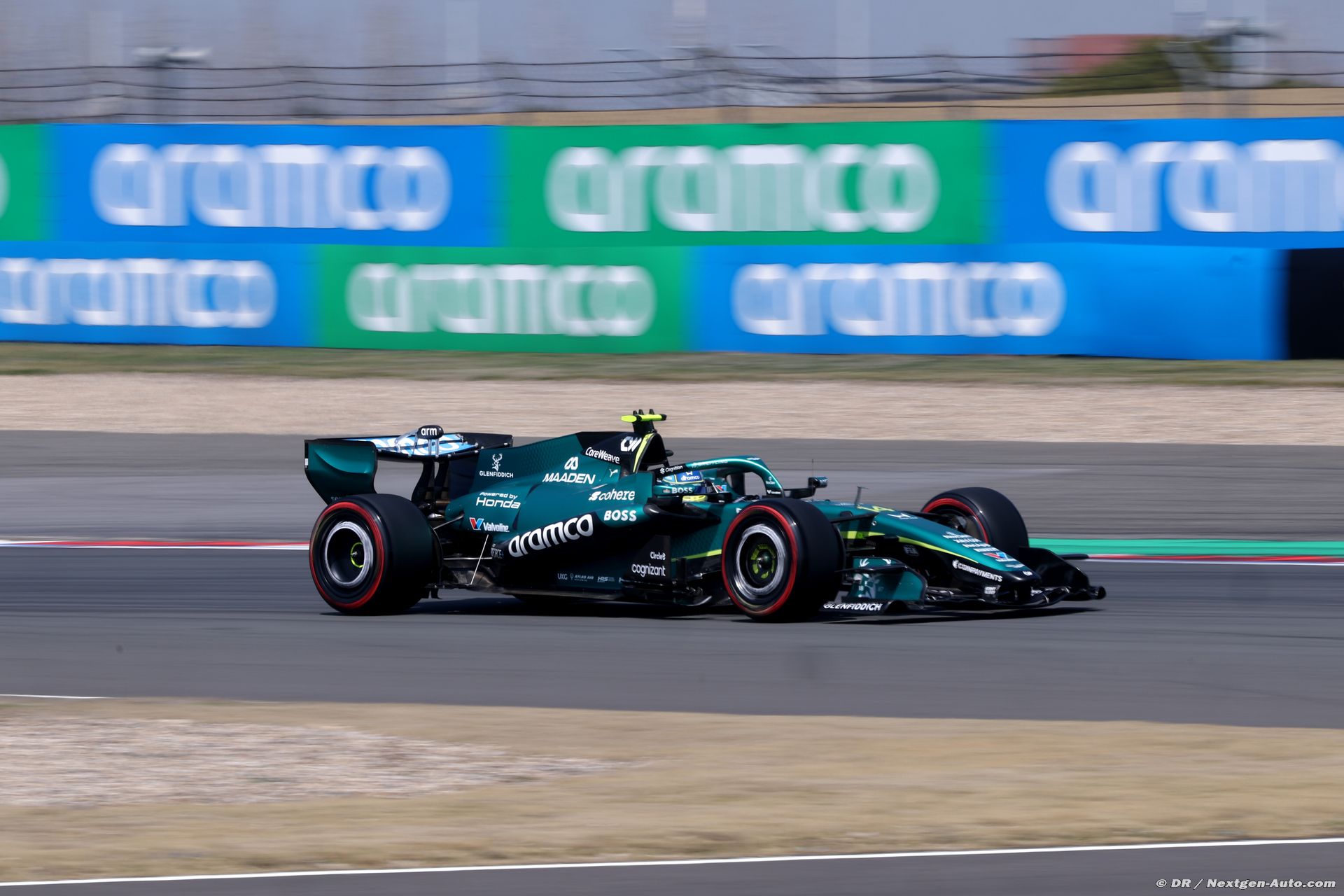 astonmartin1_13_-2.jpg