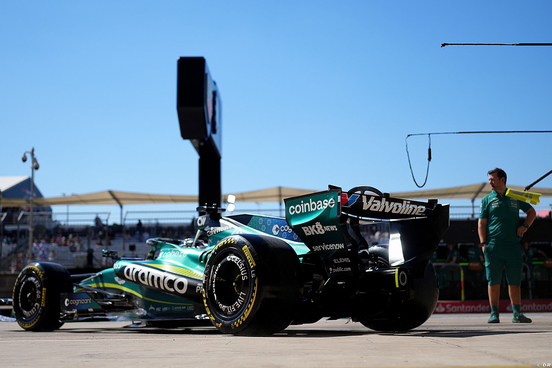 astonmartin1_20_-2.jpg