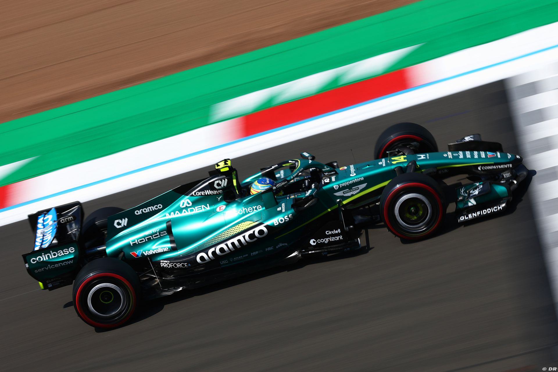 astonmartin1_22_.jpg