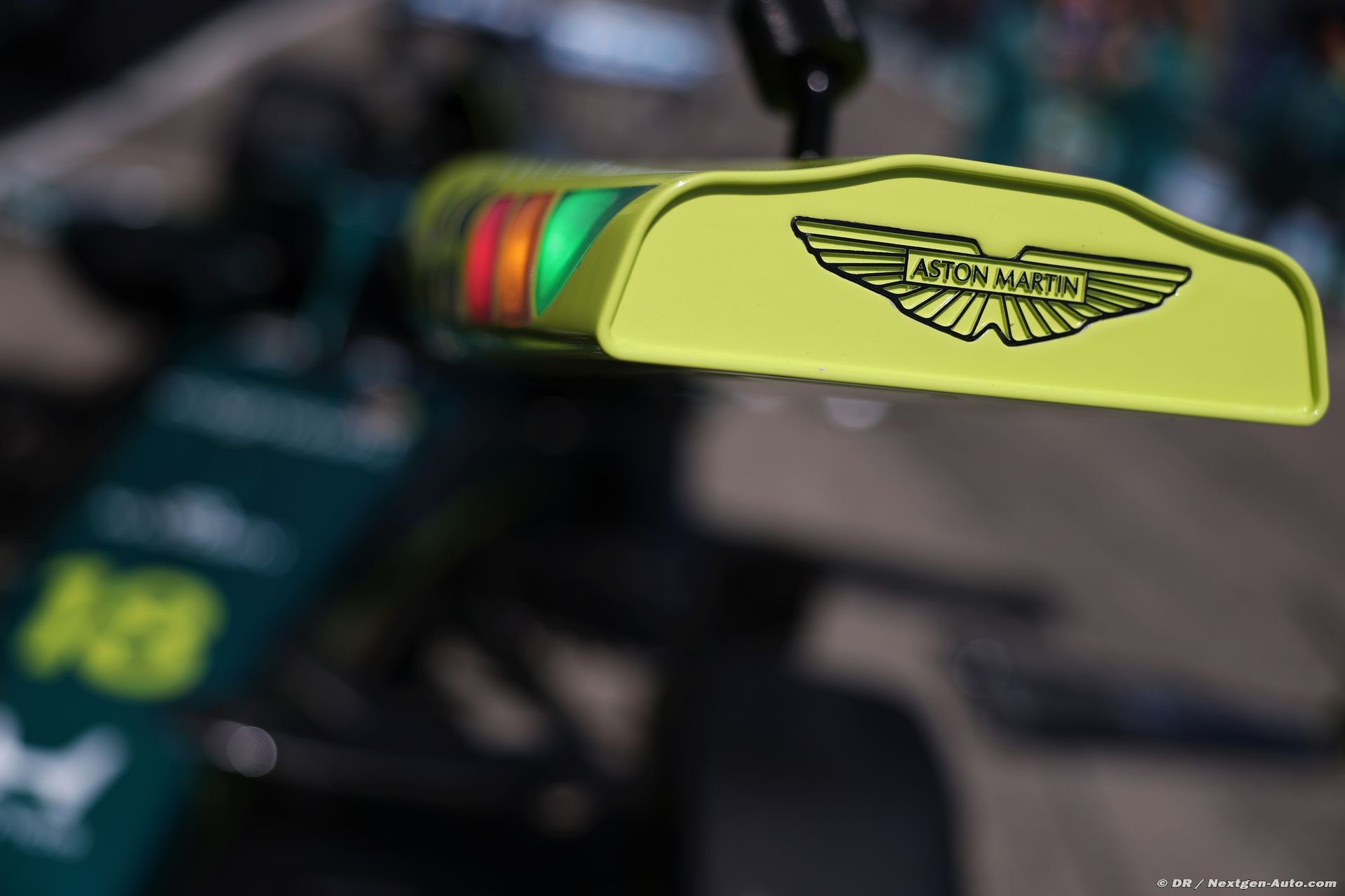 astonmartin1_6_.jpg