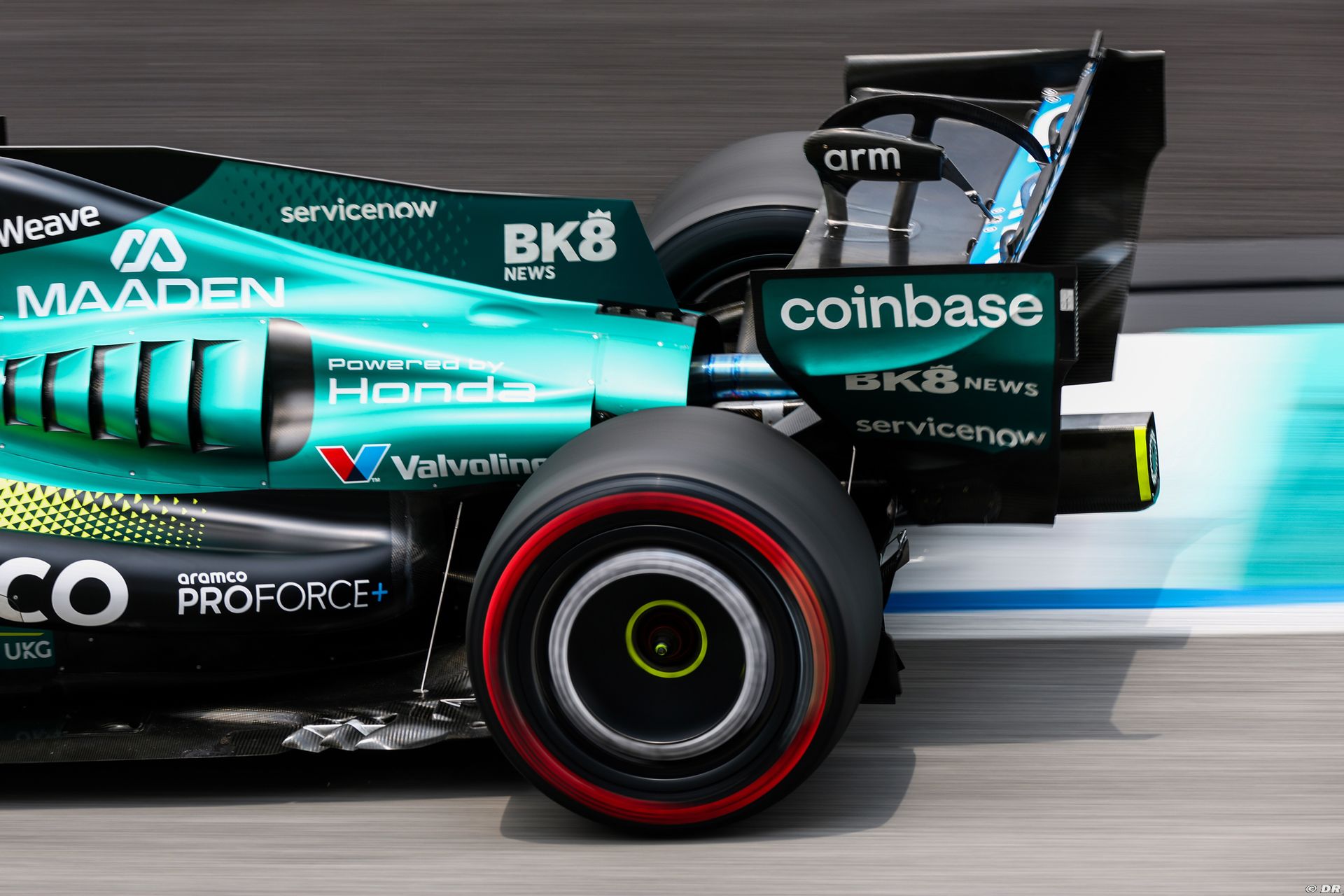 astonmartin2_31_-4.jpg