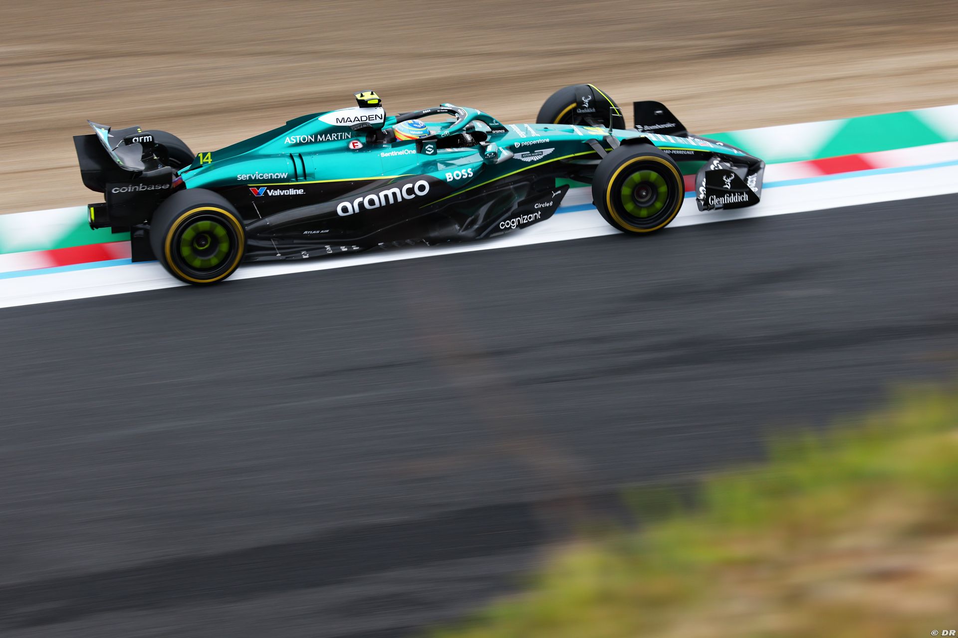 astonmartin3_21_-2.jpg