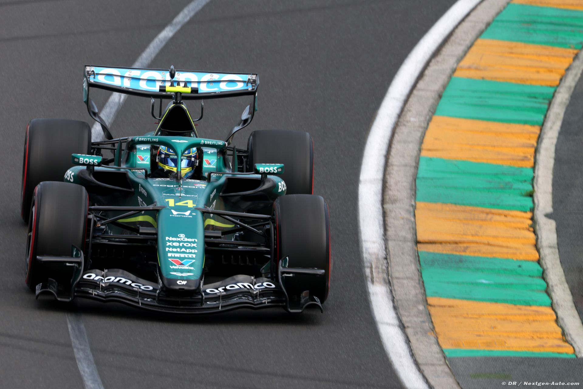 astonmartin3_2_.jpg