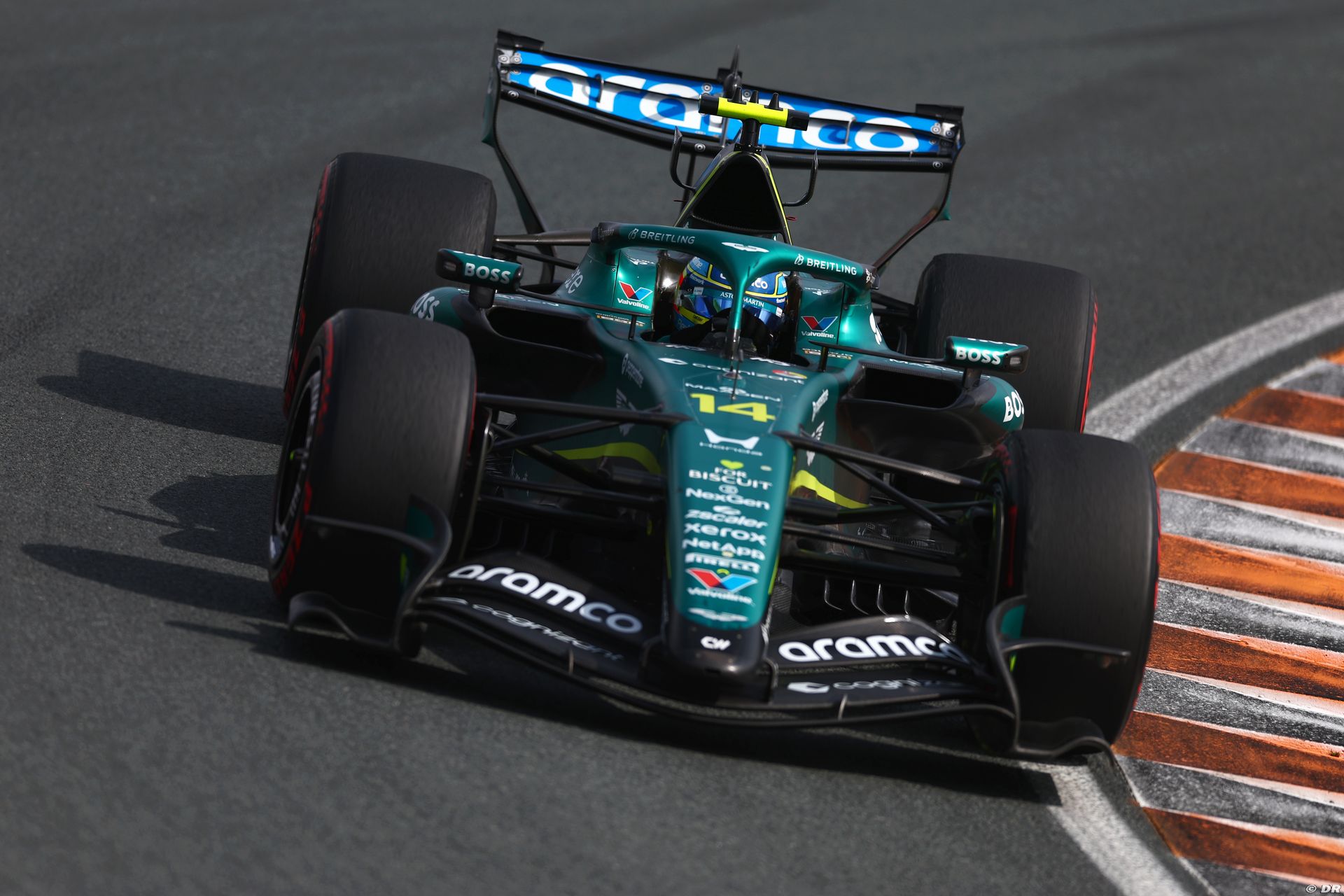 astonmartin3_7_-3.jpg