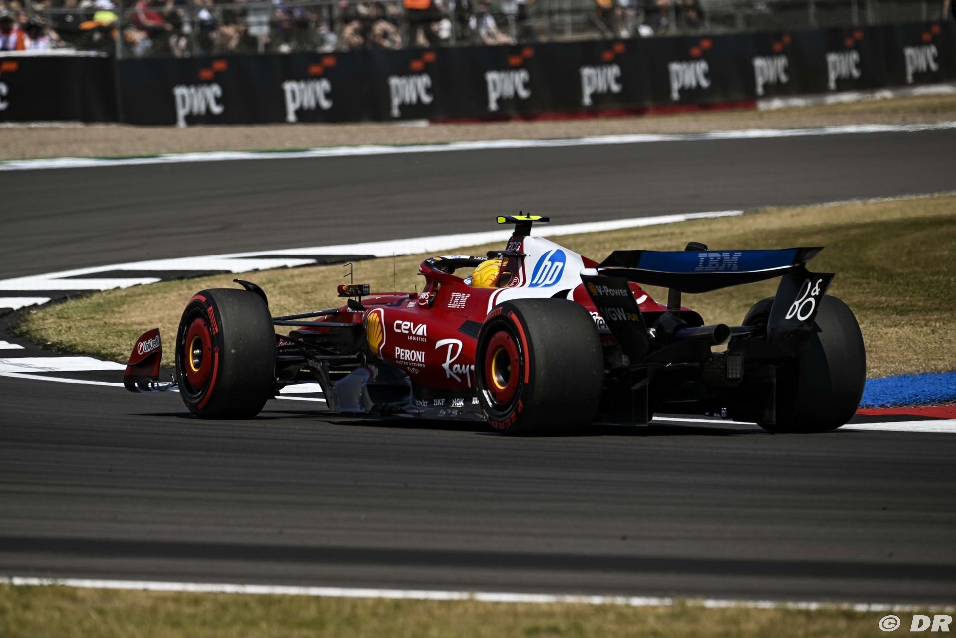 ferrari1_11_-6.jpg