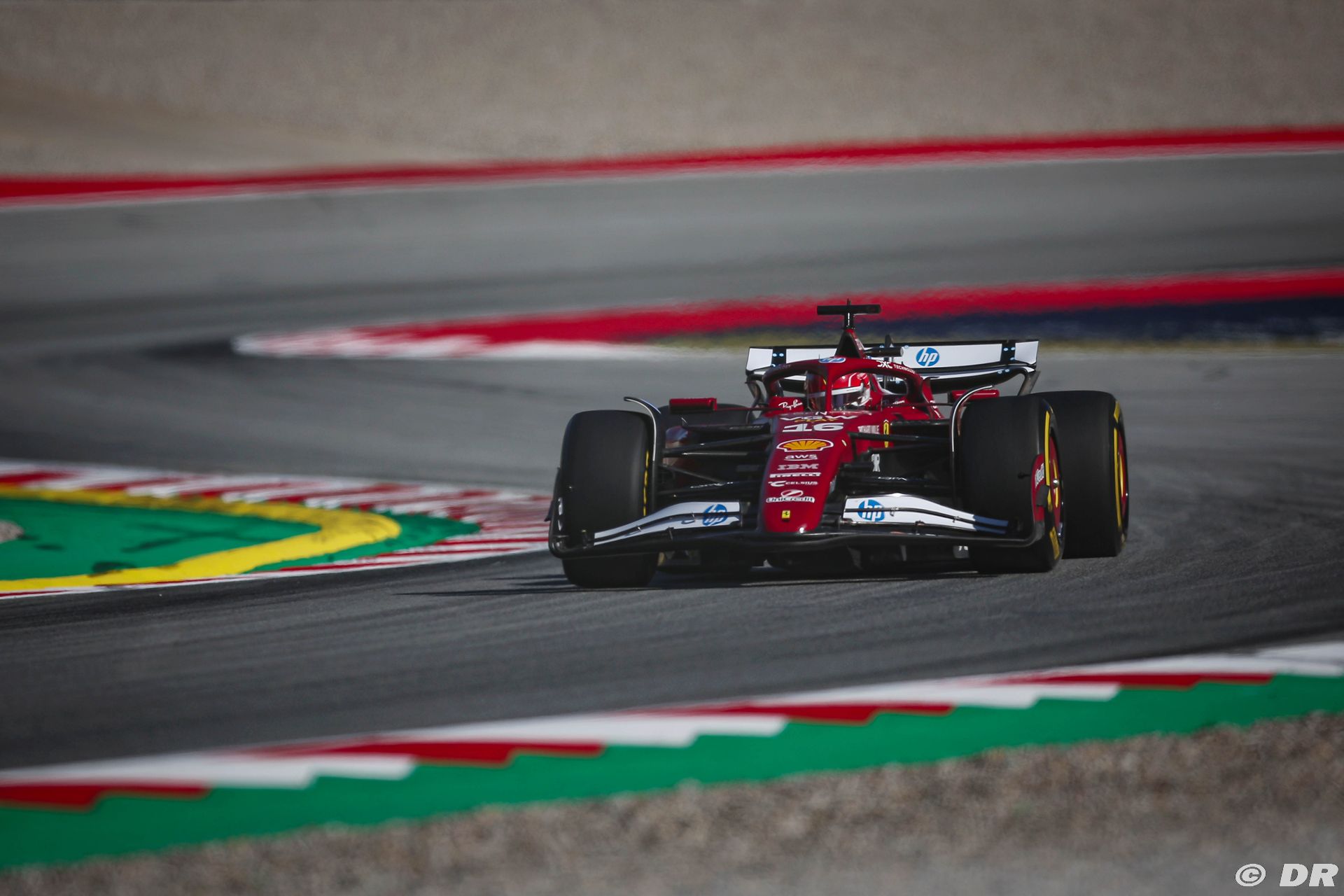 ferrari1_3_-3.jpg