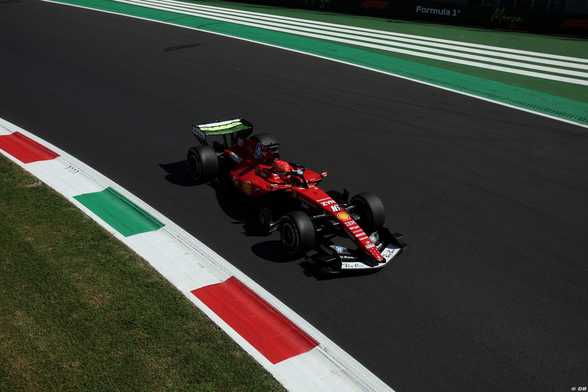 ferrari1_5_-10.jpg