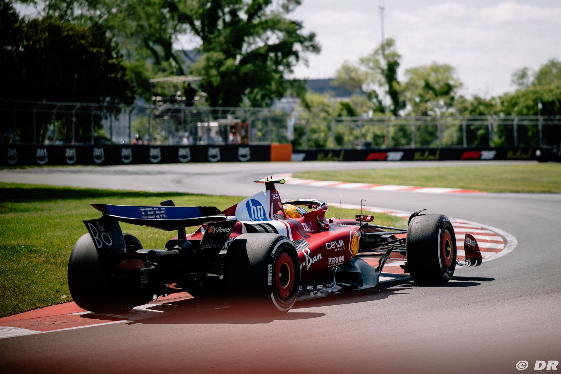 ferrari3_9_-10.jpg