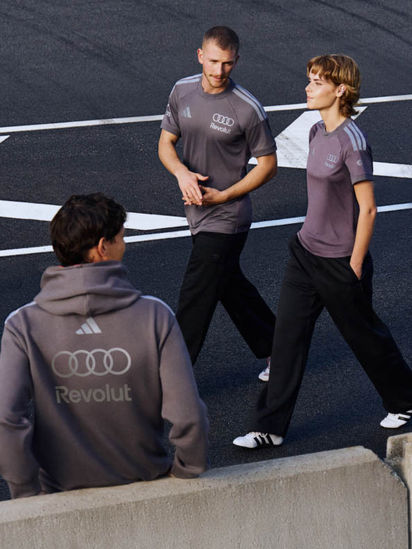 global-audi_jersey__teamwear__dna_fanwear-motorsports-ss26-launch-plp-group_media-3-d.jpg