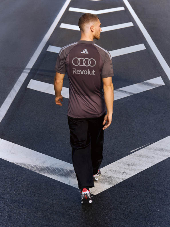 global-audi_jersey__teamwear__dna_fanwear-motorsports-ss26-launch-plp-group_media-4-m.jpg