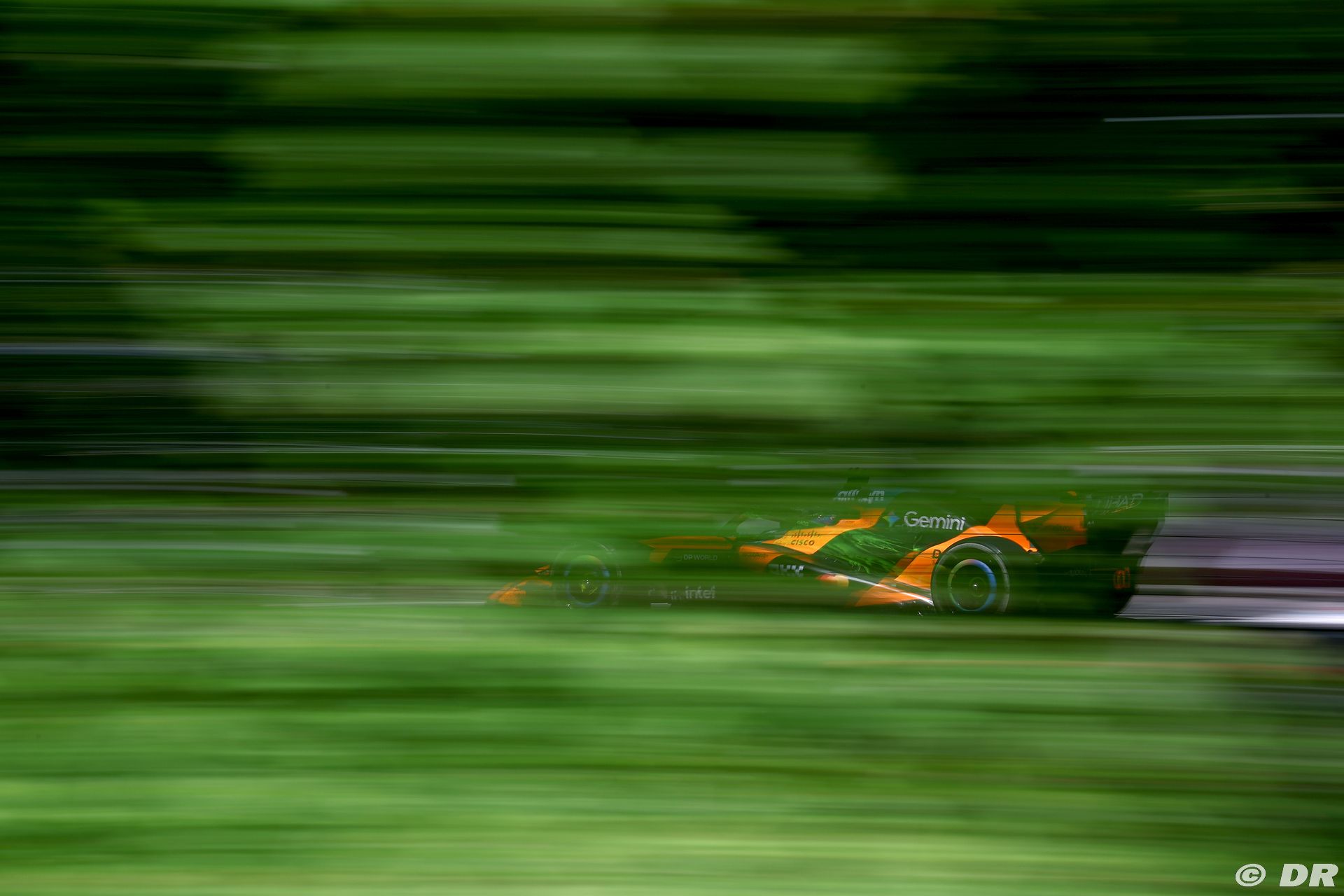 mclaren1_100_.jpg