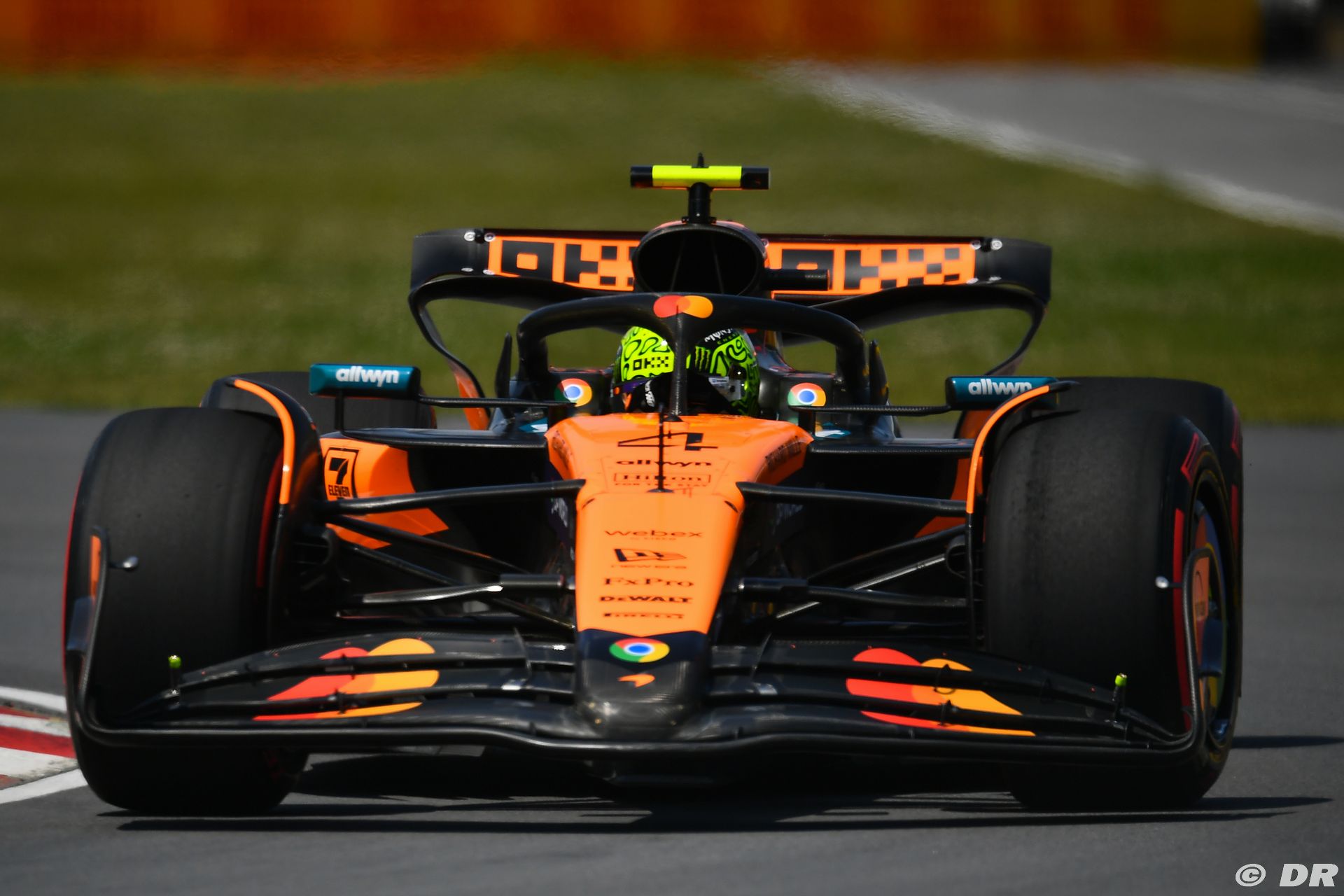mclaren1_109_.jpg