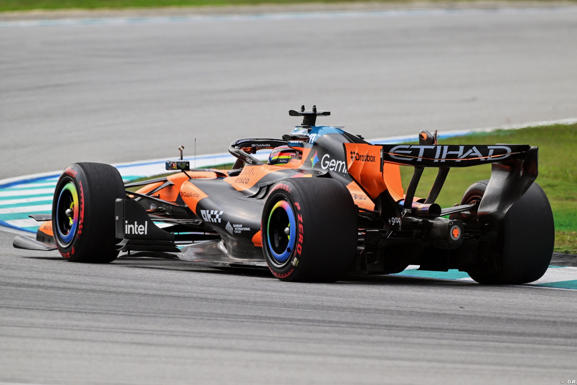 mclaren1_119_-3.jpg