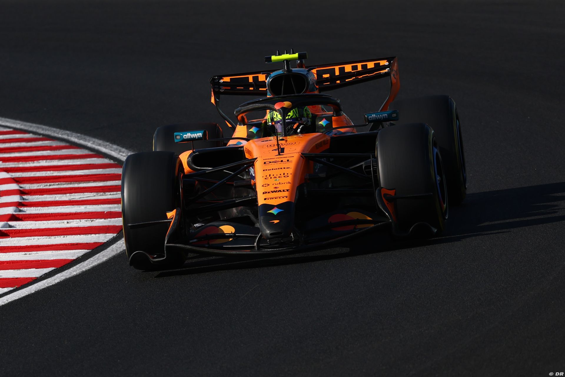 mclaren1_135_.jpg