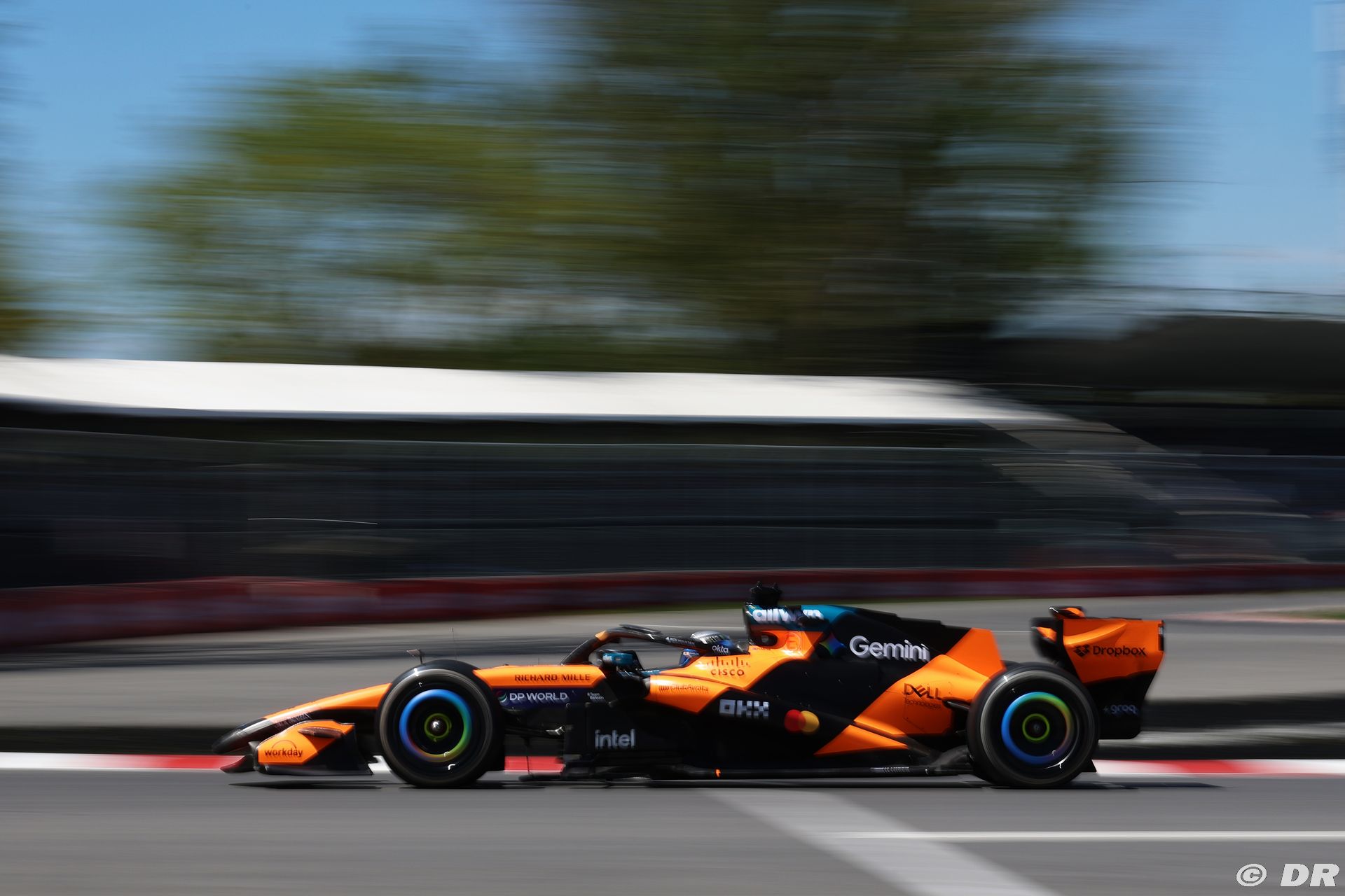 mclaren1_158_-2.jpg