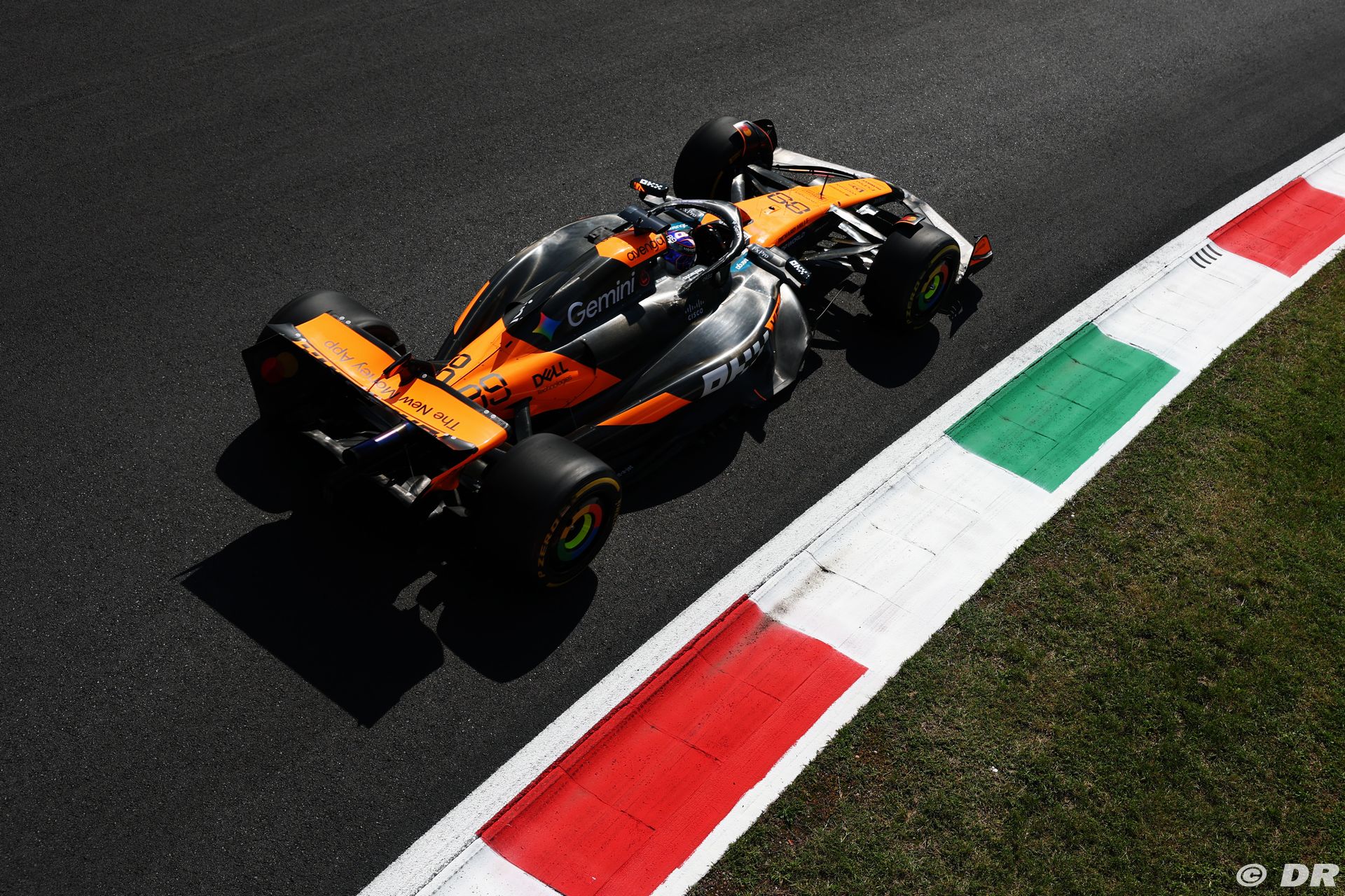 mclaren1_201_.jpg