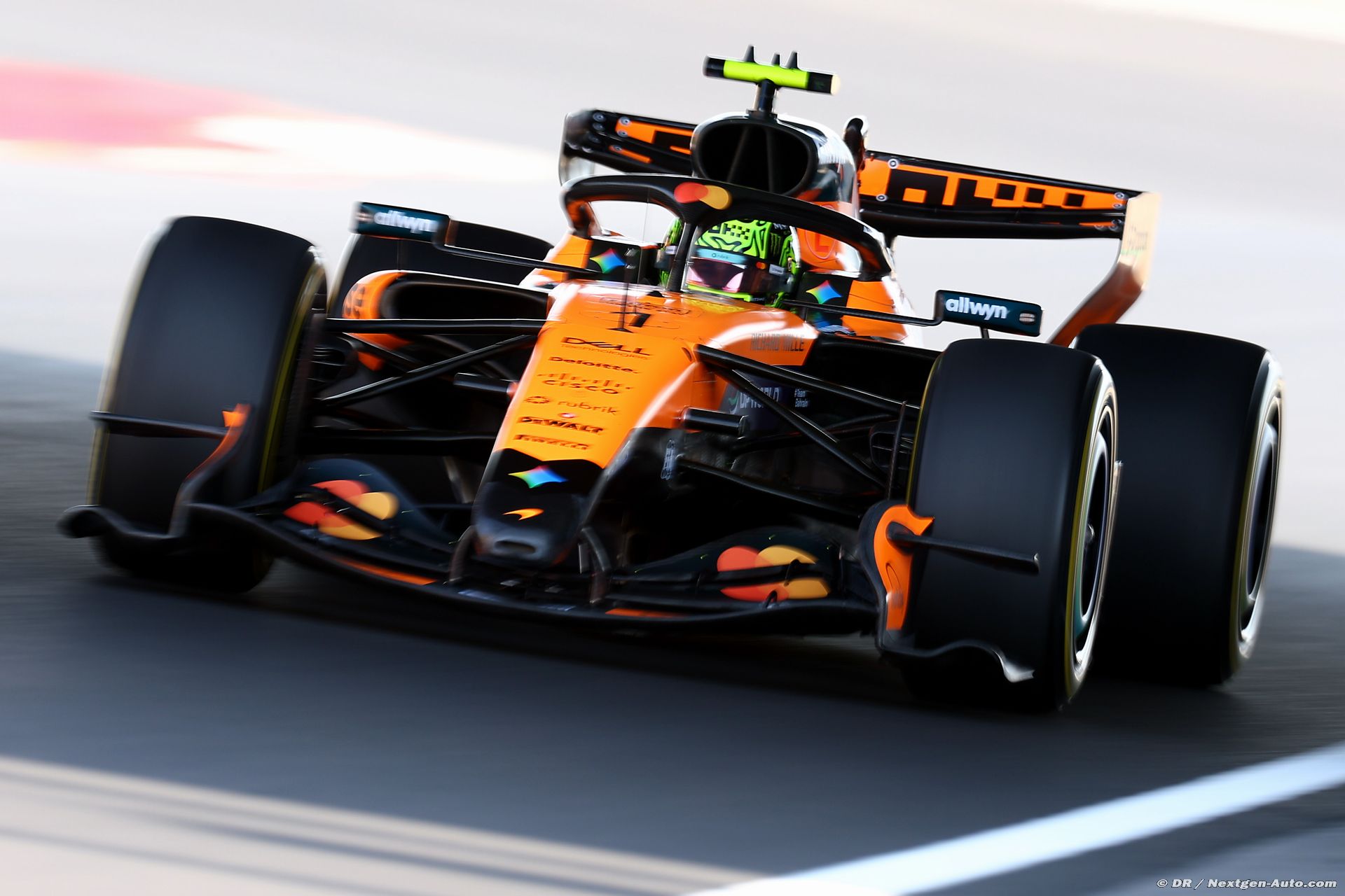 mclaren1_236_.jpg