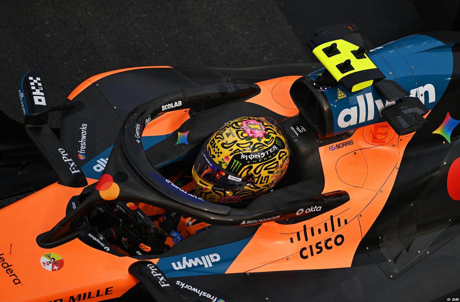 mclaren1_30_.jpg