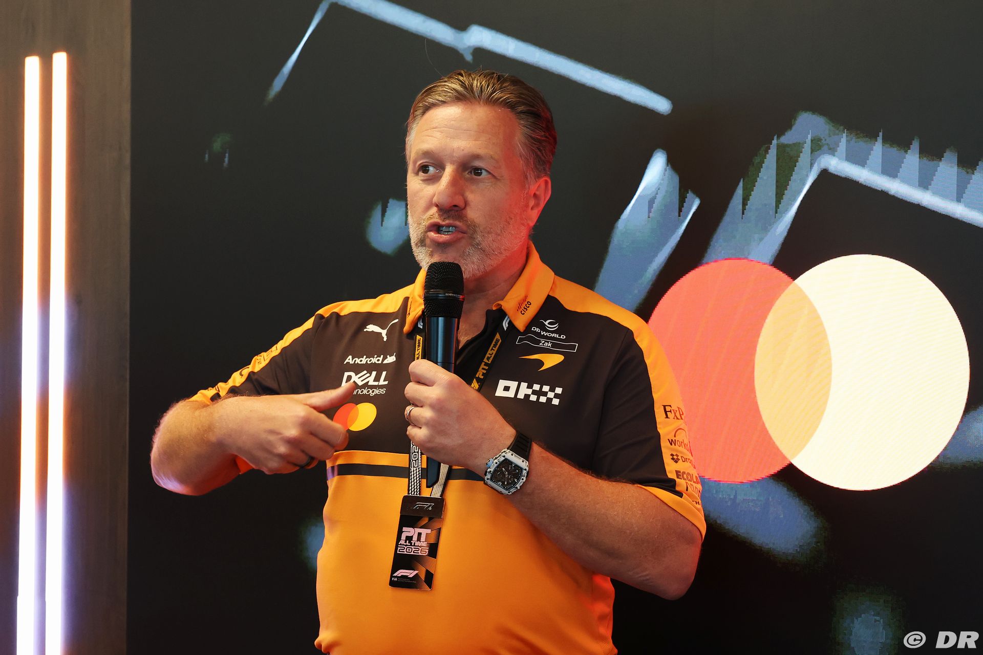 mclaren1_318_-2.jpg