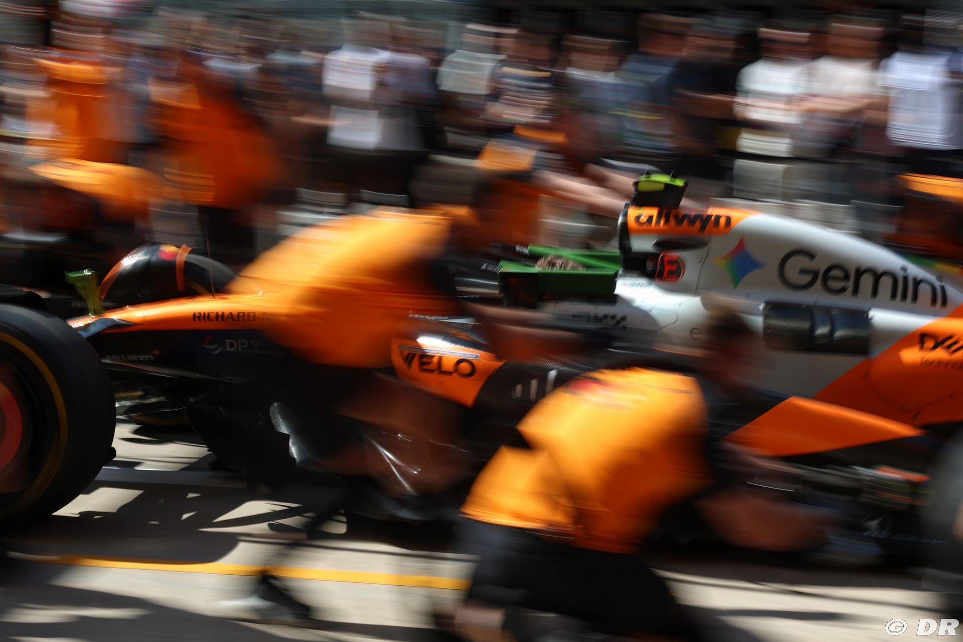 mclaren1_54_.jpg