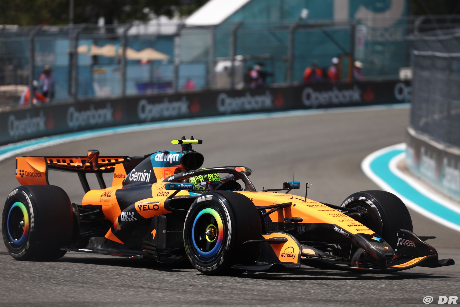 mclaren1_70_.jpg