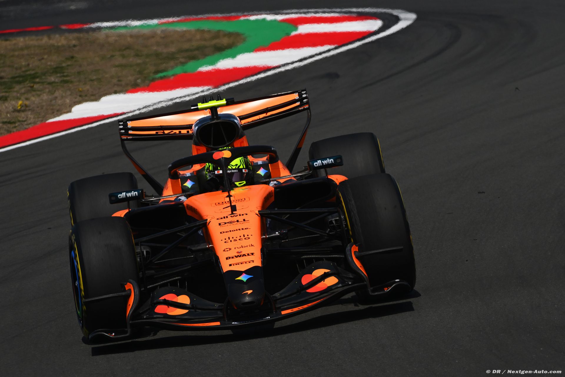 mclaren1_94_.jpg