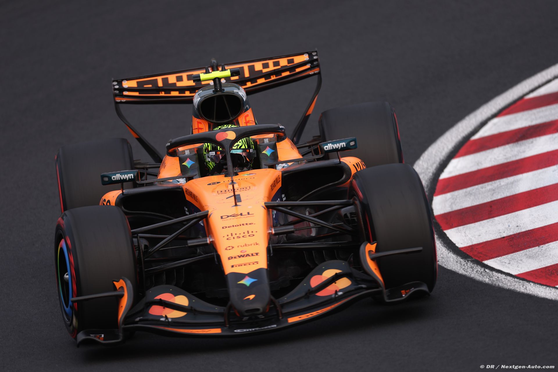 mclaren2_248_.jpg
