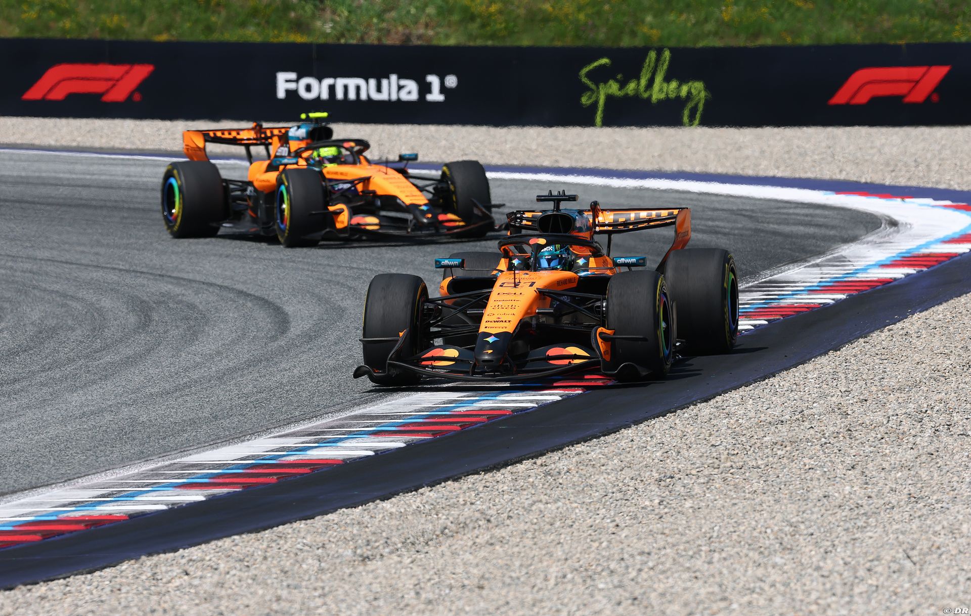 mclaren3_103_.jpg